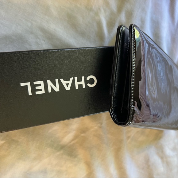 CHANEL 100% Authentic Black Patent Leather Wallet.  Like New. - Picture 9 of 13